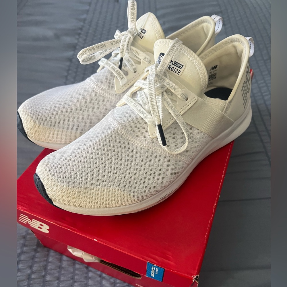 BRAND NEW! New Balance Womes Cream/White RevLite Slip-On Sneaker